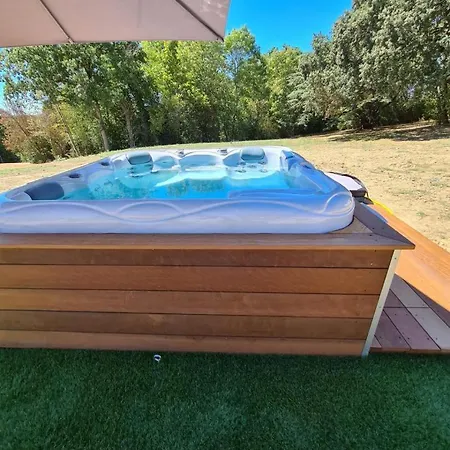 D'hotes De Montcausson Bed & Breakfast 3*